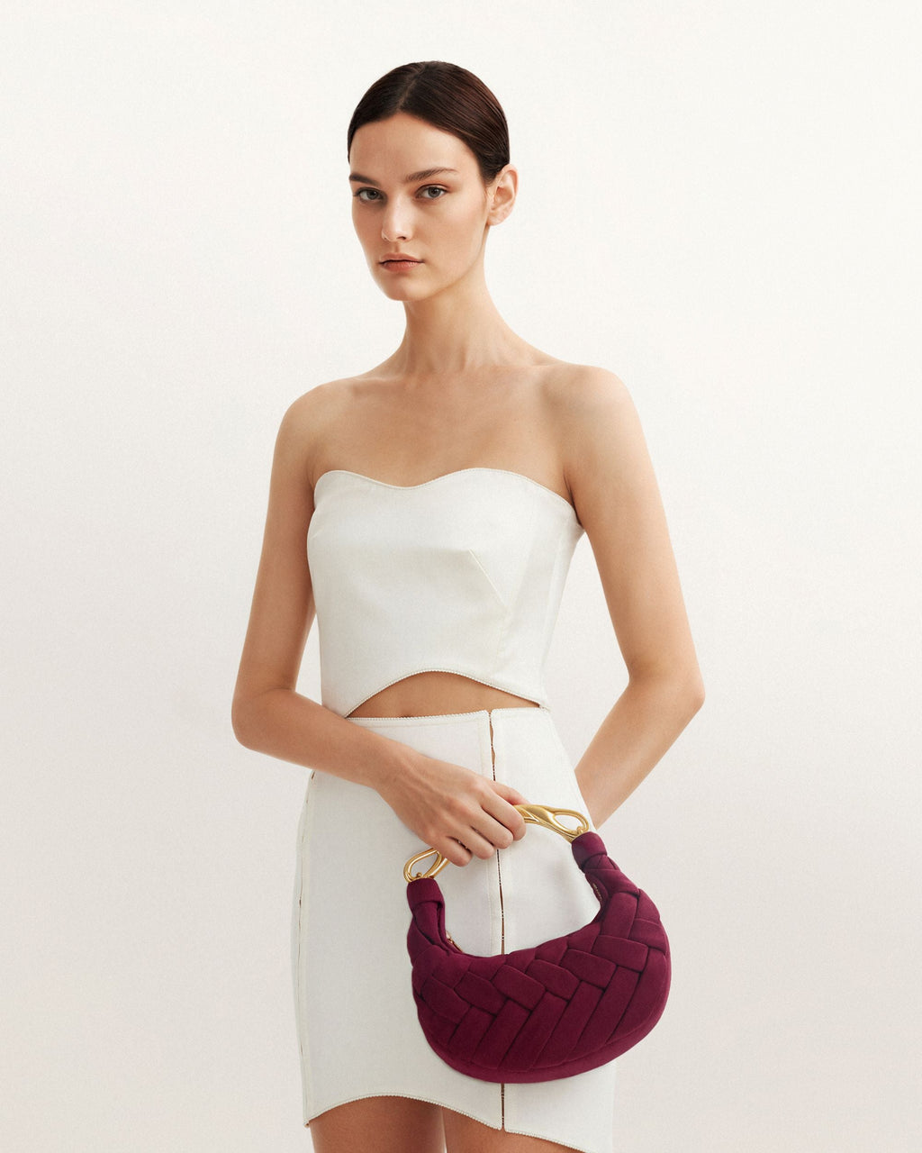 Bolso color burdeos trenzada