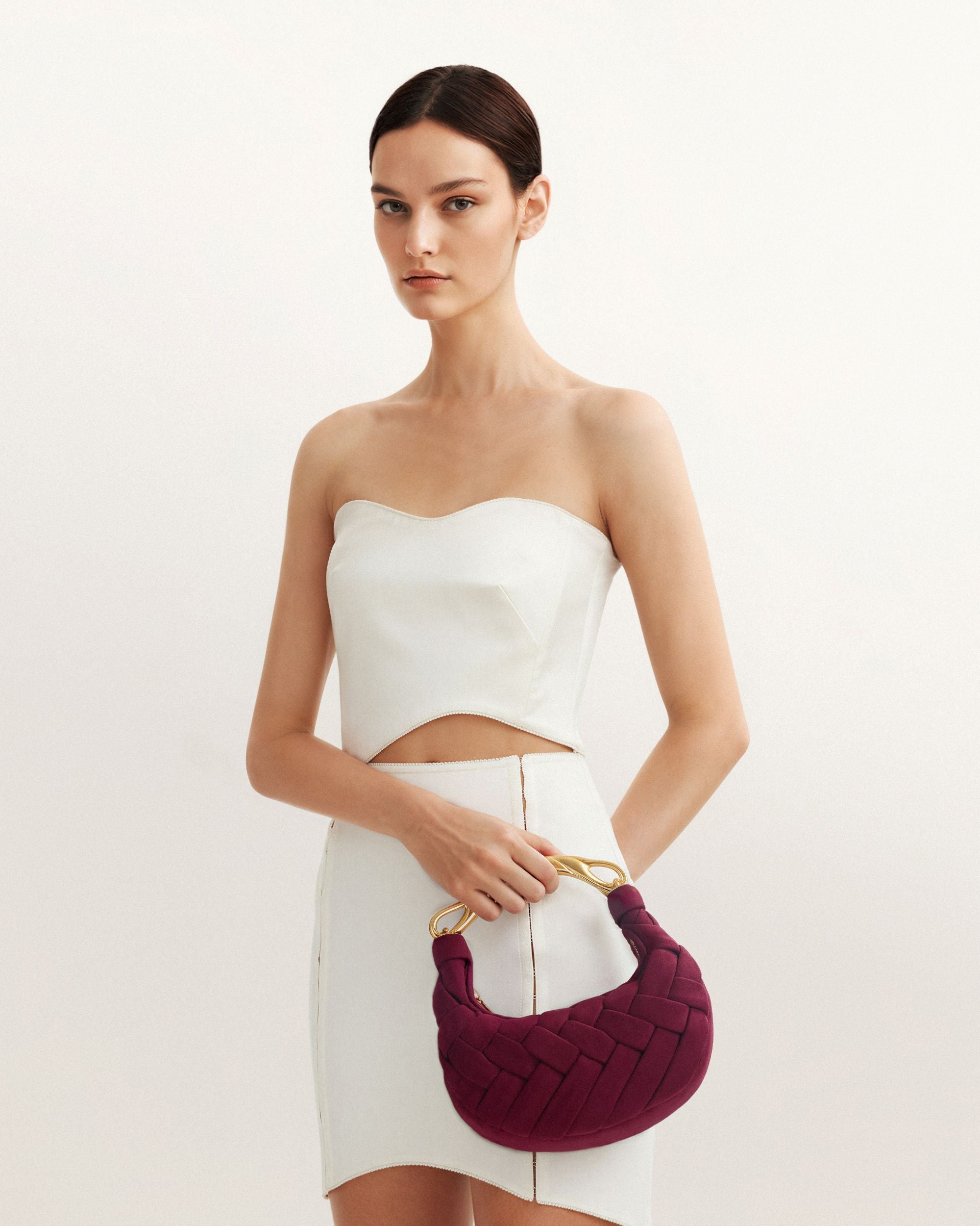 Bolso color burdeos trenzada