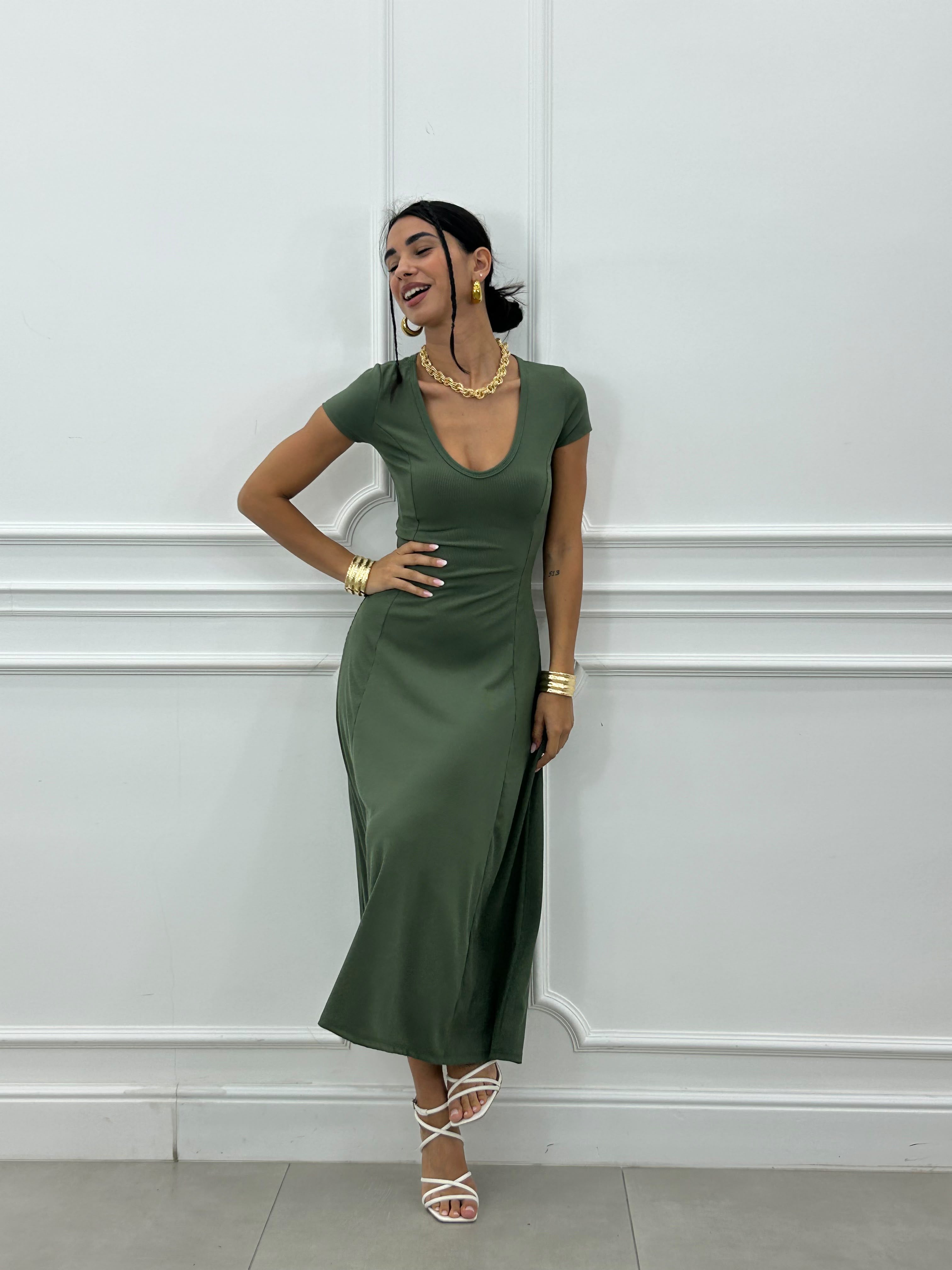 Vestido largo sencillo de cuello en V