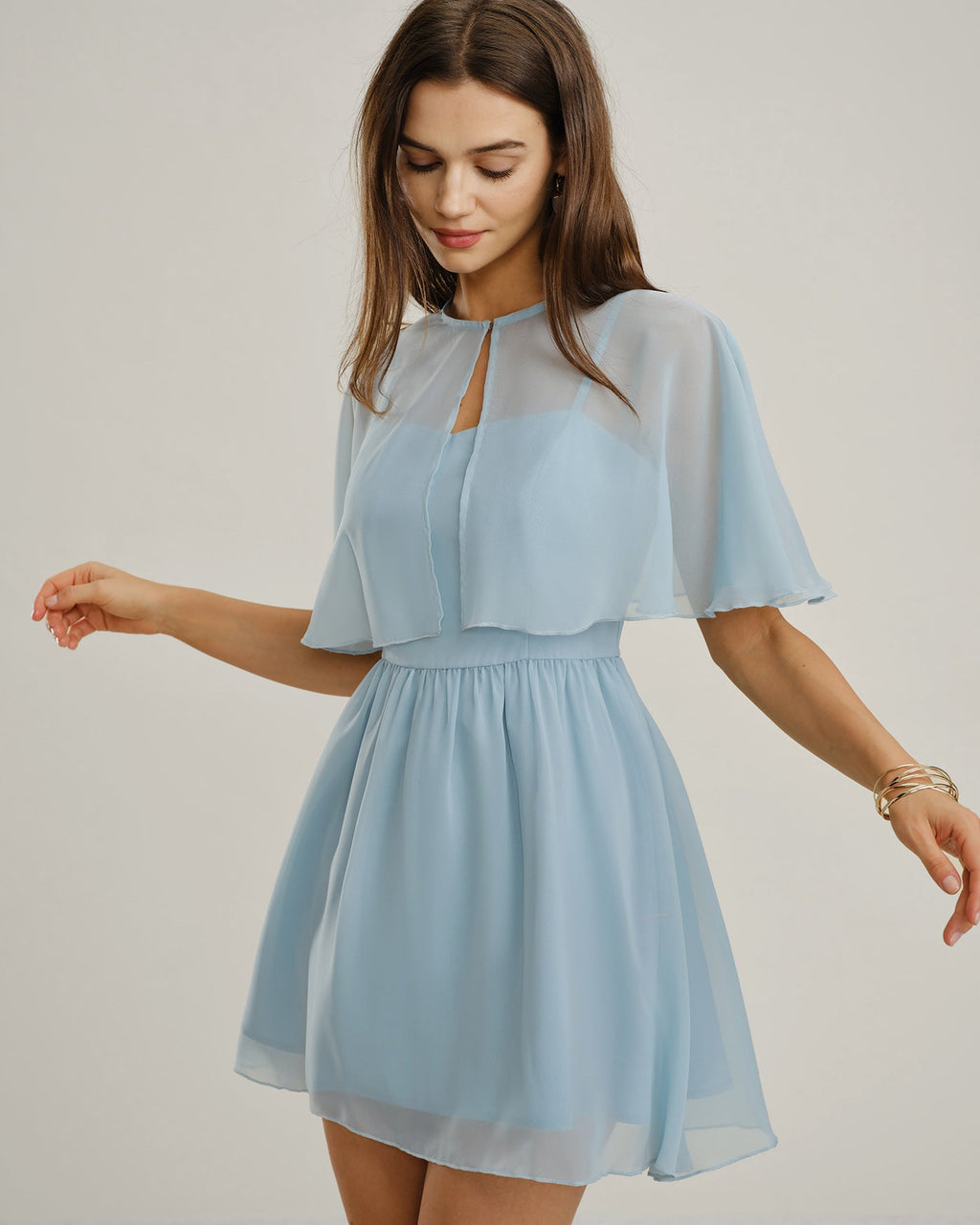 Minivestido de chifón azul con escote corazón