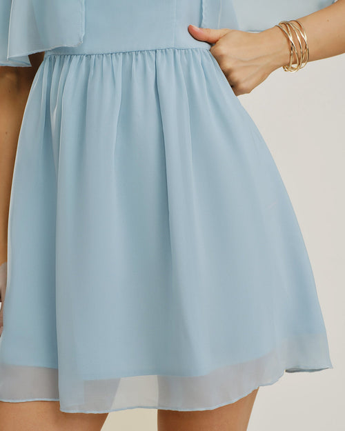 Minivestido de chifón azul con escote corazón